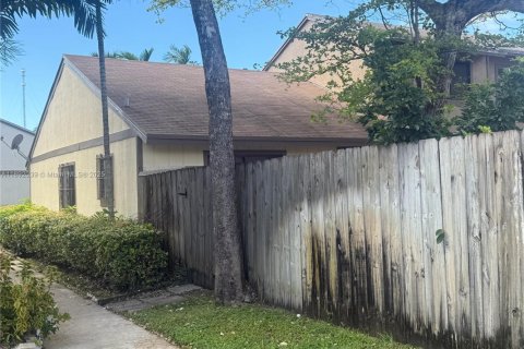 Touwnhouse à vendre à Miami, Floride: 2 chambres, 86.96 m2 № 1945059 - photo 22