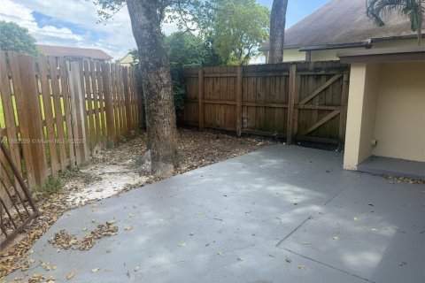 Touwnhouse à vendre à Miami, Floride: 2 chambres, 86.96 m2 № 1945059 - photo 19
