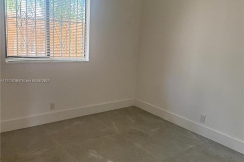 Touwnhouse à vendre à Miami, Floride: 2 chambres, 86.96 m2 № 1945059 - photo 7