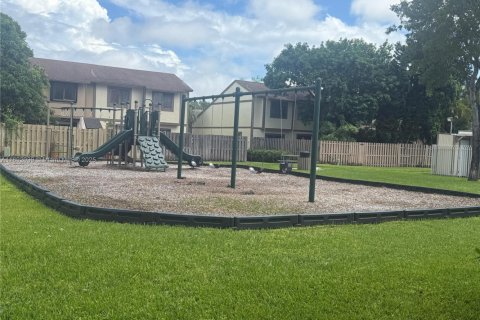 Touwnhouse à vendre à Miami, Floride: 2 chambres, 86.96 m2 № 1945059 - photo 23