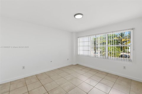 Townhouse in Miami, Florida 3 bedrooms, 124.86 sq.m. № 1952509 - photo 12