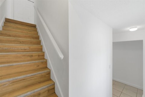 Townhouse in Miami, Florida 3 bedrooms, 124.86 sq.m. № 1952509 - photo 14