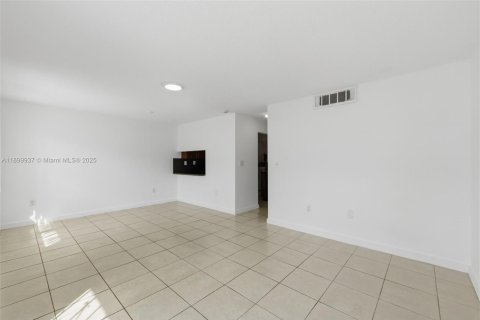 Townhouse in Miami, Florida 3 bedrooms, 124.86 sq.m. № 1952509 - photo 8