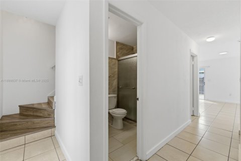 Townhouse in Miami, Florida 3 bedrooms, 124.86 sq.m. № 1952509 - photo 13