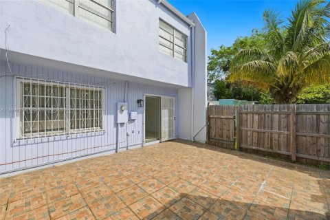 Townhouse in Miami, Florida 3 bedrooms, 124.86 sq.m. № 1952509 - photo 29