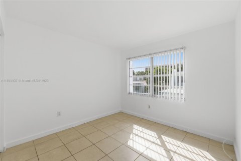 Townhouse in Miami, Florida 3 bedrooms, 124.86 sq.m. № 1952509 - photo 17