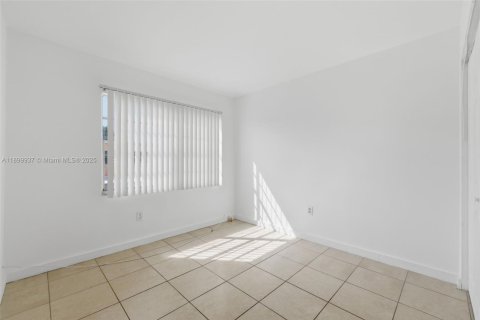 Townhouse in Miami, Florida 3 bedrooms, 124.86 sq.m. № 1952509 - photo 16