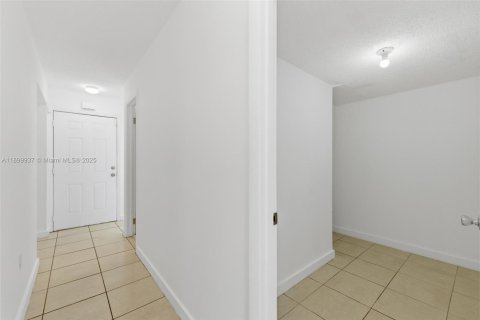Townhouse in Miami, Florida 3 bedrooms, 124.86 sq.m. № 1952509 - photo 15