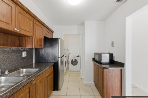 Townhouse in Miami, Florida 3 bedrooms, 124.86 sq.m. № 1952509 - photo 3