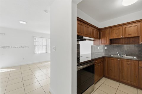 Townhouse in Miami, Florida 3 bedrooms, 124.86 sq.m. № 1952509 - photo 5