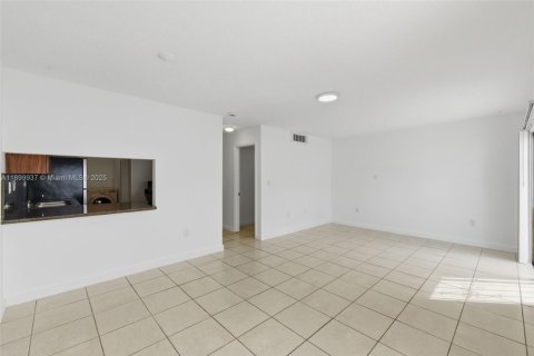 Townhouse in Miami, Florida 3 bedrooms, 124.86 sq.m. № 1952509 - photo 6