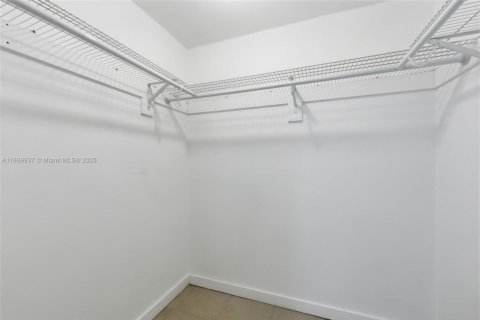 Townhouse in Miami, Florida 3 bedrooms, 124.86 sq.m. № 1952509 - photo 20