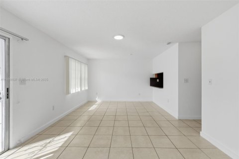 Townhouse in Miami, Florida 3 bedrooms, 124.86 sq.m. № 1952509 - photo 7