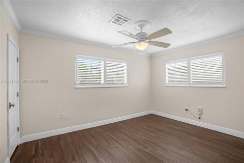 Casa en alquiler en Miami, Florida, 3 dormitorios, 140.75 m2 № 2052659 - foto 18