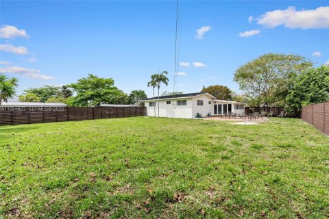 Casa en alquiler en Miami, Florida, 3 dormitorios, 140.75 m2 № 2052659 - foto 25