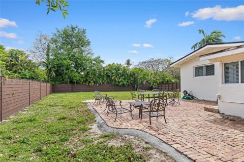 Casa en alquiler en Miami, Florida, 3 dormitorios, 140.75 m2 № 2052659 - foto 27