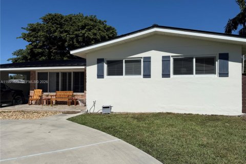 Casa en Miami, Florida 3 dormitorios, 140.75 m2 № 2052659