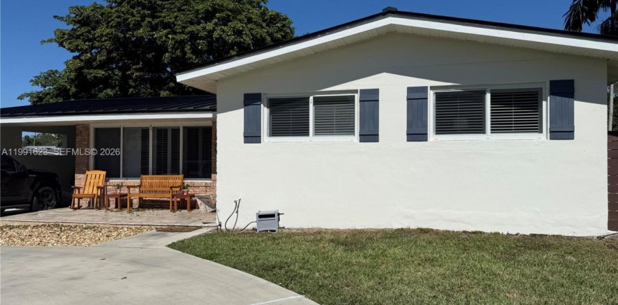 Casa en Miami, Florida 3 dormitorios, 140.75 m2 № 2052659