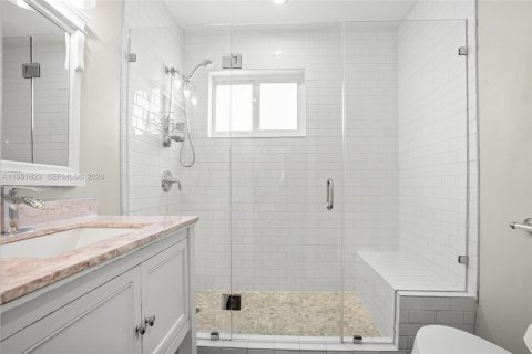 Casa en alquiler en Miami, Florida, 3 dormitorios, 140.75 m2 № 2052659 - foto 22
