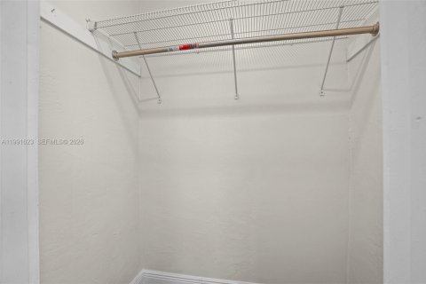 Casa en alquiler en Miami, Florida, 3 dormitorios, 140.75 m2 № 2052659 - foto 19