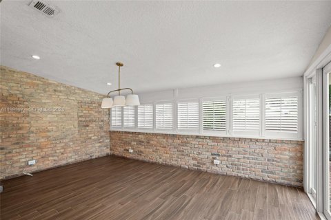 Casa en alquiler en Miami, Florida, 3 dormitorios, 140.75 m2 № 2052659 - foto 17