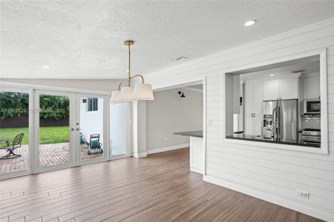 Casa en alquiler en Miami, Florida, 3 dormitorios, 140.75 m2 № 2052659 - foto 15