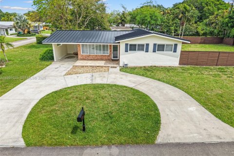 Casa en alquiler en Miami, Florida, 3 dormitorios, 140.75 m2 № 2052659 - foto 29