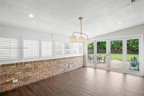 Casa en alquiler en Miami, Florida, 3 dormitorios, 140.75 m2 № 2052659 - foto 16