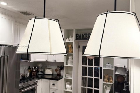 Casa en alquiler en Miami, Florida, 3 dormitorios, 140.75 m2 № 2052659 - foto 6