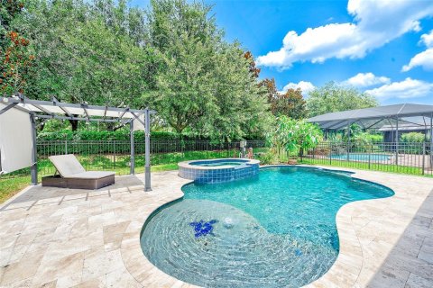 House in Lutz, Florida 4 bedrooms, 305.18 sq.m. № 2199754 - photo 2