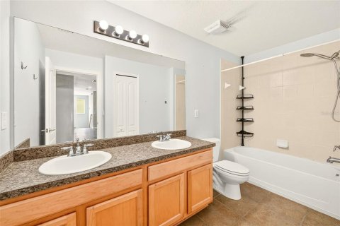 House in Lutz, Florida 4 bedrooms, 305.18 sq.m. № 2199754 - photo 30