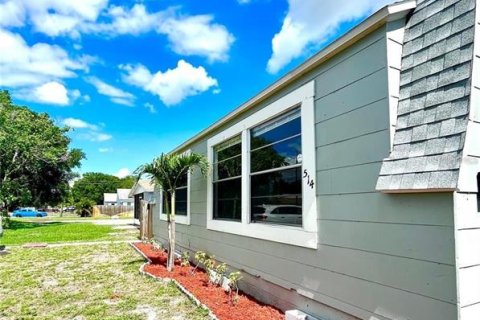 Commercial property in Saint Petersburg, Florida 2 bedrooms, 75.81 sq.m. № 1873259 - photo 14