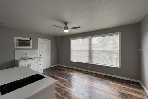 Commercial property in Saint Petersburg, Florida 2 bedrooms, 75.81 sq.m. № 1873259 - photo 5