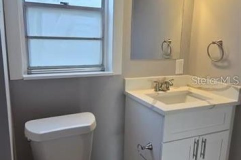 Commercial property in Saint Petersburg, Florida 2 bedrooms, 75.81 sq.m. № 1873259 - photo 8