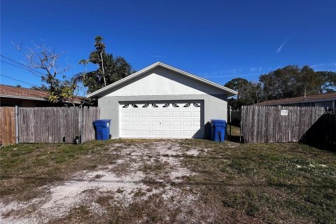 Commercial property in Saint Petersburg, Florida 2 bedrooms, 75.81 sq.m. № 1873259 - photo 11