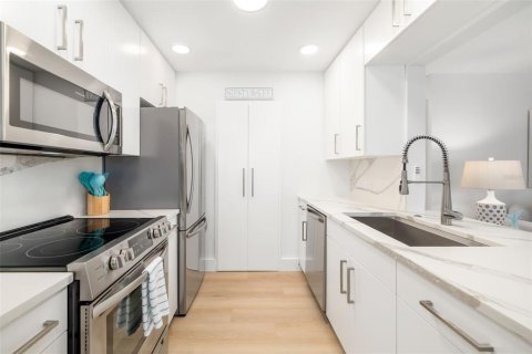 Casa en venta en Sarasota, Florida, 2 dormitorios, 120.4 m2 № 1844728 - foto 18