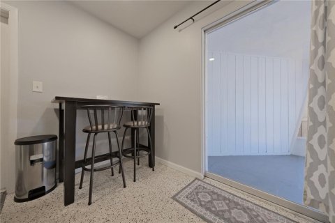 Commercial property in Sarasota, Florida 4 bedrooms, 155.98 sq.m. № 2149634 - photo 17