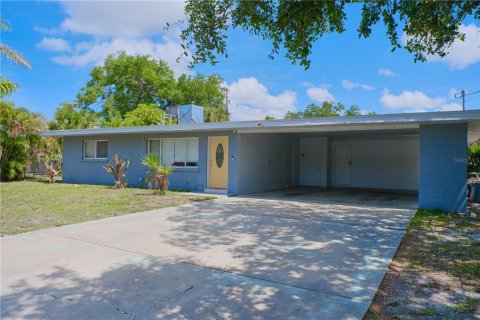 Commercial property in Sarasota, Florida 4 bedrooms, 155.98 sq.m. № 2149634 - photo 2