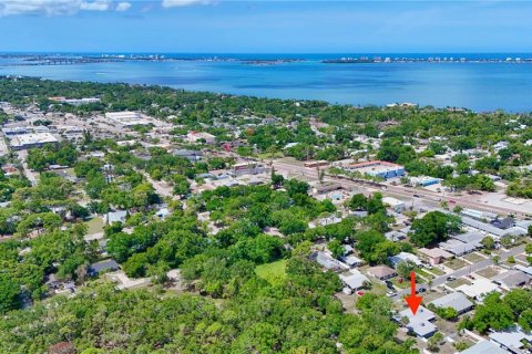 Commercial property in Sarasota, Florida 4 bedrooms, 155.98 sq.m. № 2149634 - photo 7