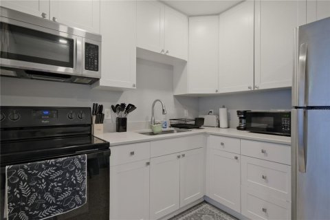 Commercial property in Sarasota, Florida 4 bedrooms, 155.98 sq.m. № 2149634 - photo 14