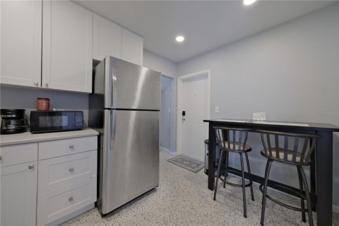Commercial property in Sarasota, Florida 4 bedrooms, 155.98 sq.m. № 2149634 - photo 15