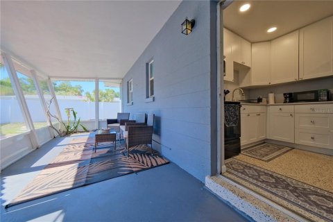 Commercial property in Sarasota, Florida 4 bedrooms, 155.98 sq.m. № 2149634 - photo 24