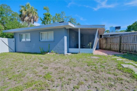 Commercial property in Sarasota, Florida 4 bedrooms, 155.98 sq.m. № 2149634 - photo 29