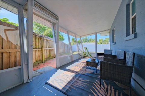Commercial property in Sarasota, Florida 4 bedrooms, 155.98 sq.m. № 2149634 - photo 25