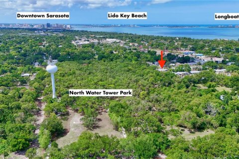 Commercial property in Sarasota, Florida 4 bedrooms, 155.98 sq.m. № 2149634 - photo 6