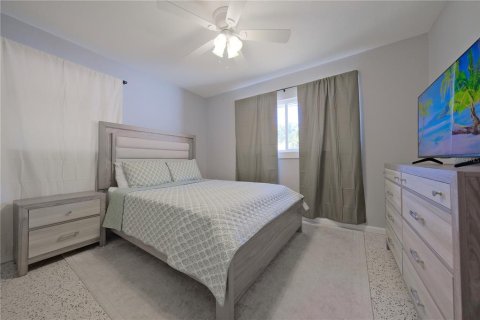 Commercial property in Sarasota, Florida 4 bedrooms, 155.98 sq.m. № 2149634 - photo 20