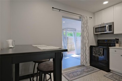 Commercial property in Sarasota, Florida 4 bedrooms, 155.98 sq.m. № 2149634 - photo 16