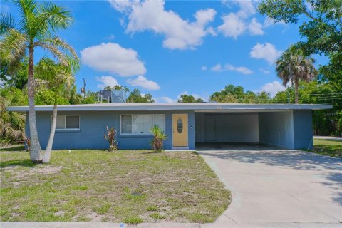Commercial property in Sarasota, Florida 4 bedrooms, 155.98 sq.m. № 2149634 - photo 5