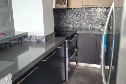 Copropriété à louer à Miami, Floride: 2 chambres, 115.2 m2 № 1966346 - photo 1