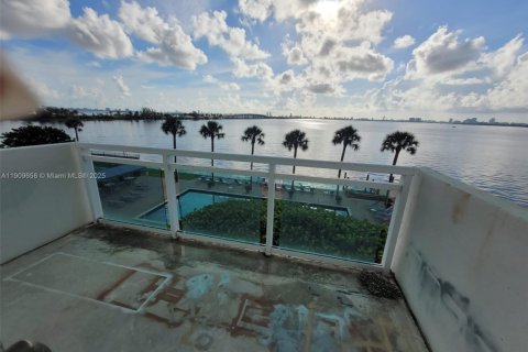 Copropriété à louer à Miami, Floride: 2 chambres, 115.2 m2 № 1966346 - photo 17